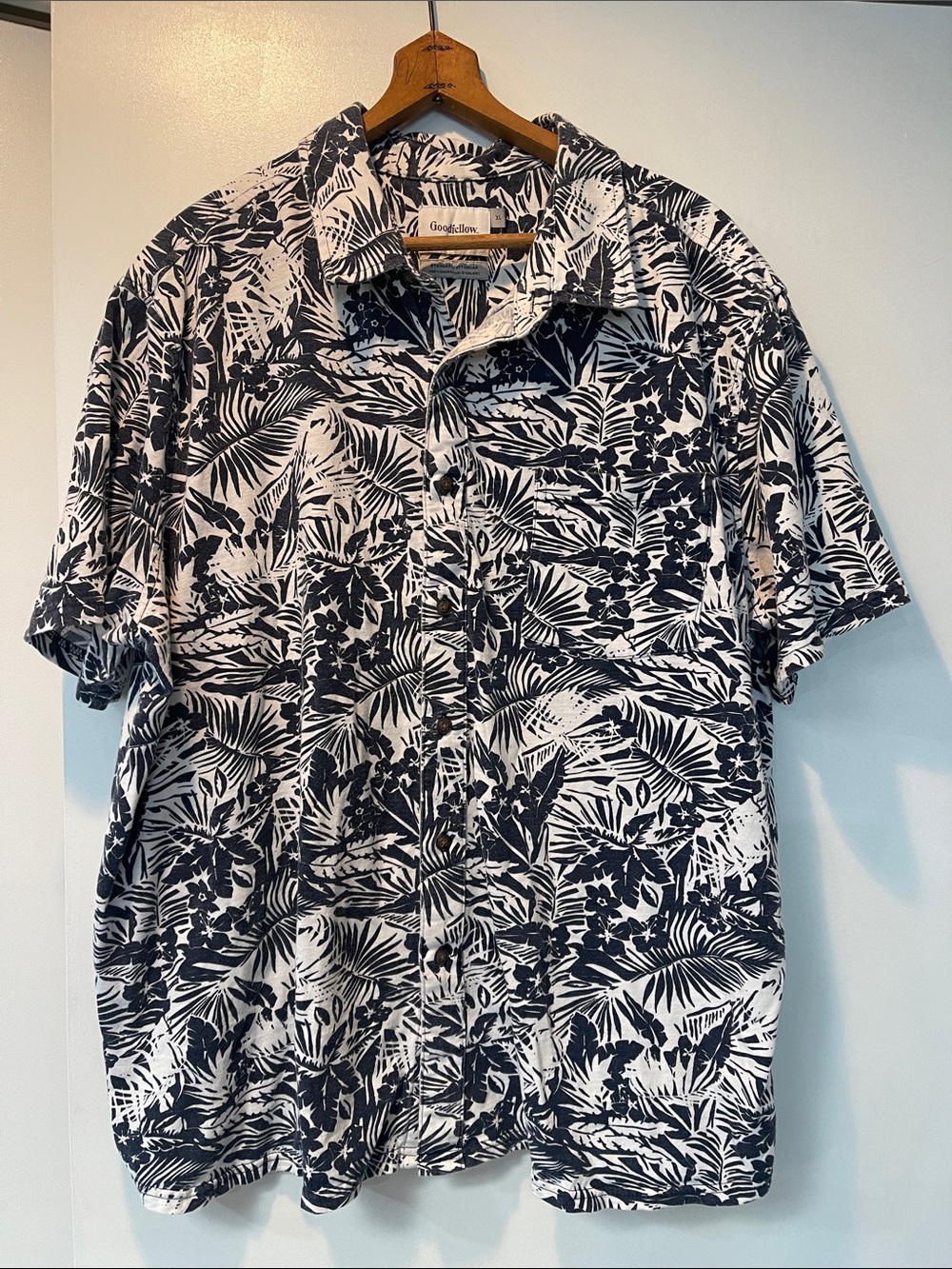 Goodfellow & Co Men’s Navy and White Tropical Short-Sleeve Button-Up